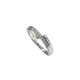 Stříbrný prsten s bílými zirkony
